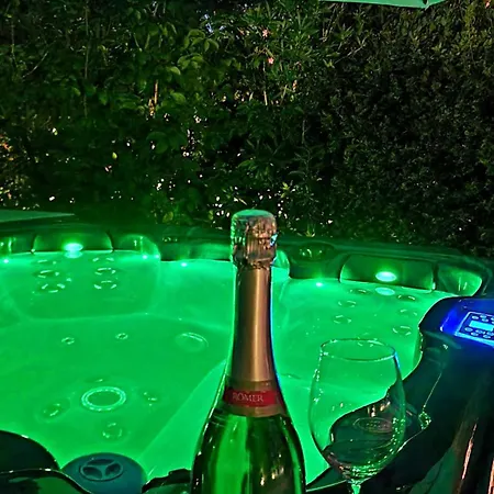 Mit Jacuzzi Und Sauna Nin