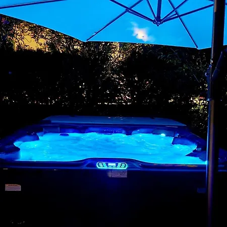 Mit Jacuzzi Und Sauna