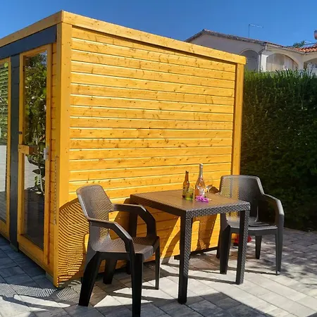 Appartement Mit Jacuzzi Und Sauna Nin