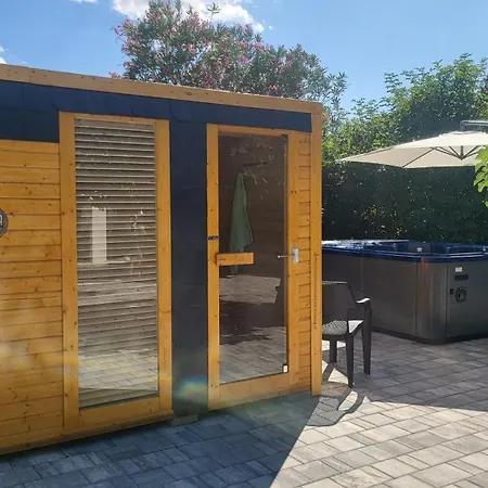 Mit Jacuzzi Und Sauna *