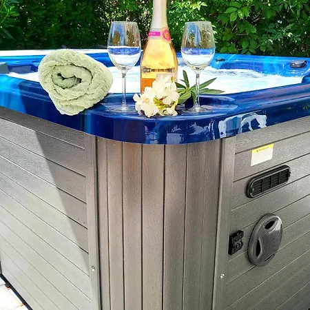 Mit Jacuzzi Und Sauna *