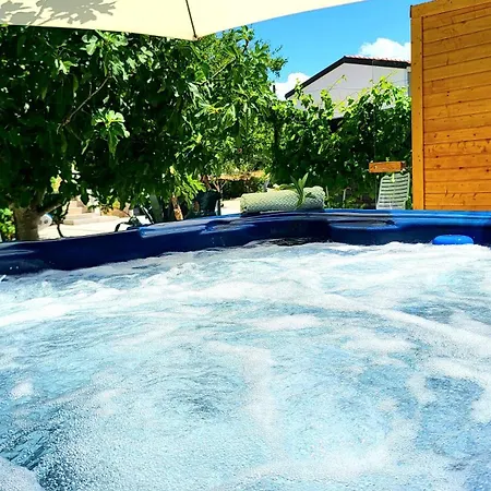Appartement Mit Jacuzzi Und Sauna Nin