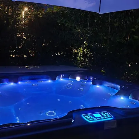 Mit Jacuzzi Und Sauna *